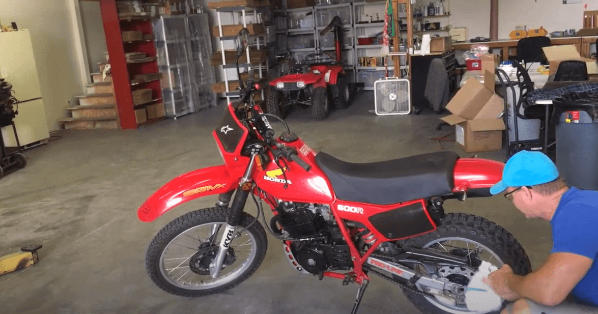 Best Motorcycle Lube - Using AIM Lube to Restore a 1983 Honda XR600 in a workshop