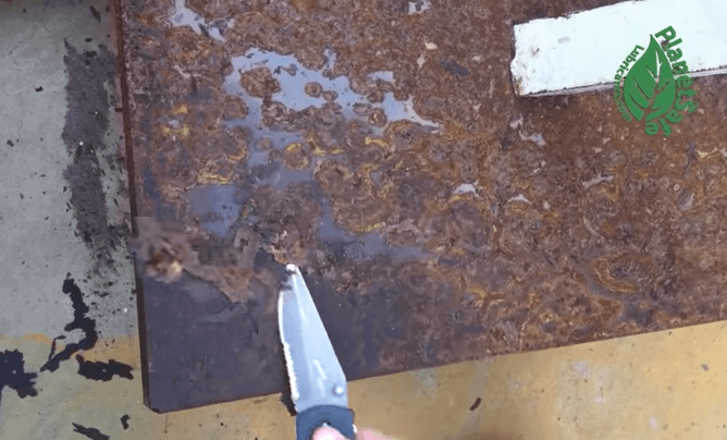 Best Rust Remover For Metal - AIM Lubricant Removes Rust and Corrosion Like Magic applied on rusted steel.